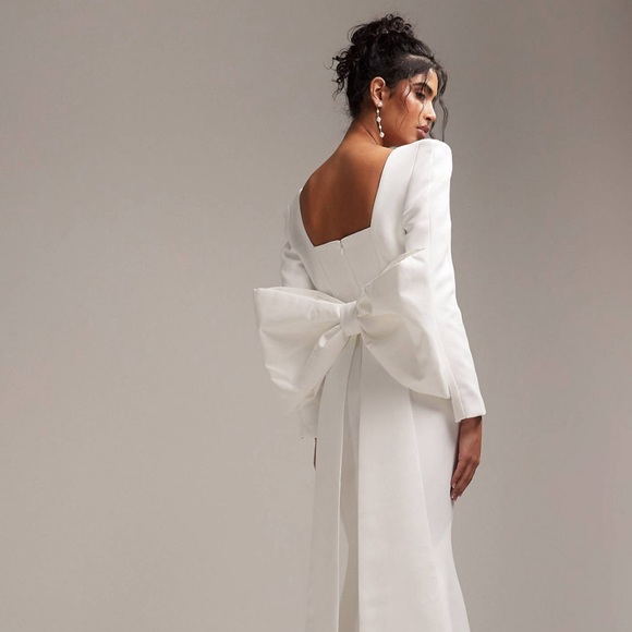 ASOS DESIGN Toby statement square neck and bow back wedding dress in ivory - Picture 2 of 6